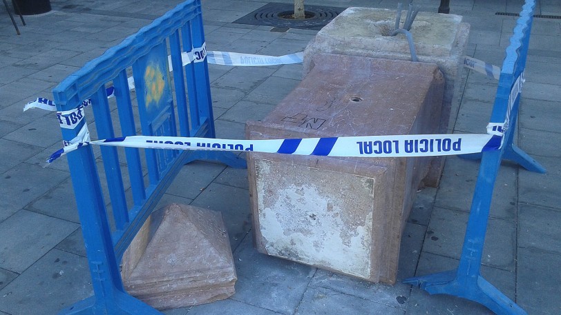 Destrozan la fuente de 1905 que había en la plaza del Prado de Gandia
