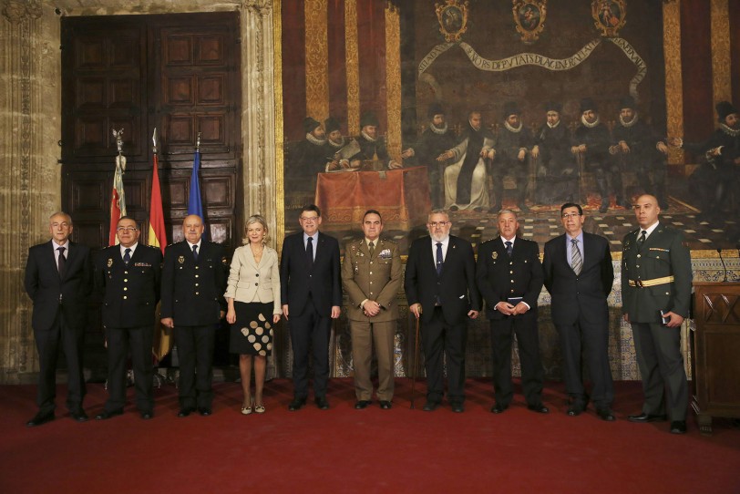 El Guardia Civil de Gandia, Jesús Viera, recibe la medalla de la Generalitat