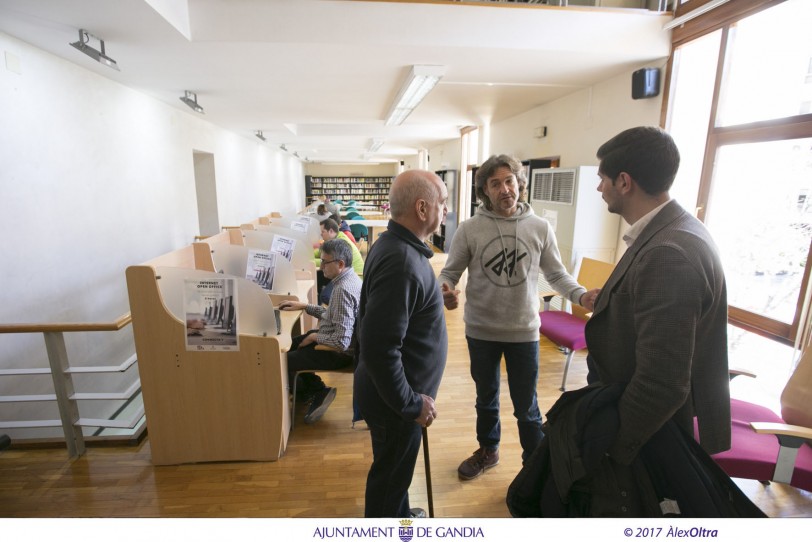 Gandia renueva los ordenadores de la red de bibliotecas