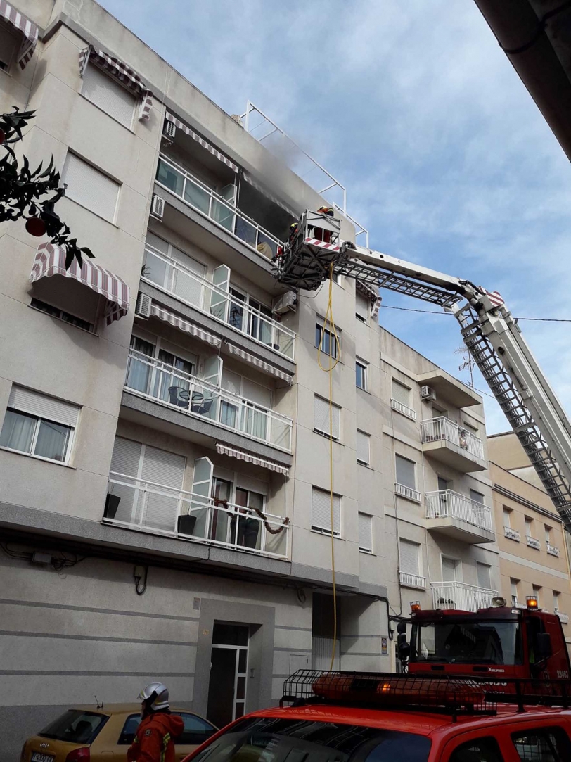 Tercer incendio en dos días, esta vez en Gandia en una vivienda del Raval