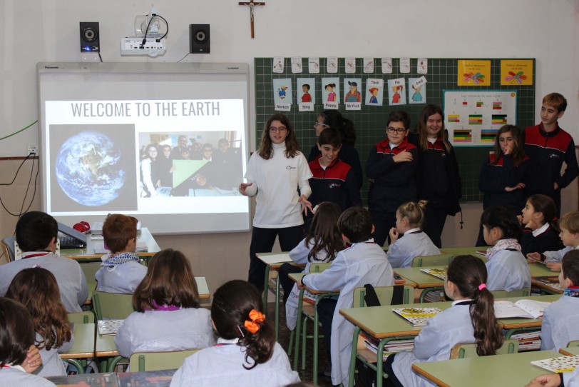 Alumnos de Benirredrá realizan un taller para recibir a los extraterrestres