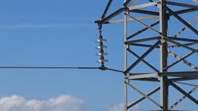 Una explosión en una torre eléctrica deja a media Font sin suministro de luz