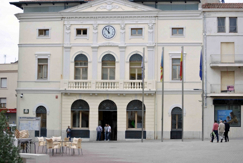 Representantes de Tavernes acuden a Fitur para reivindicar su patrimonio