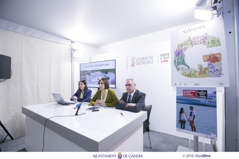 La alcaldesa presenta en Fitur el parque arqueológico del Castell de Bairen