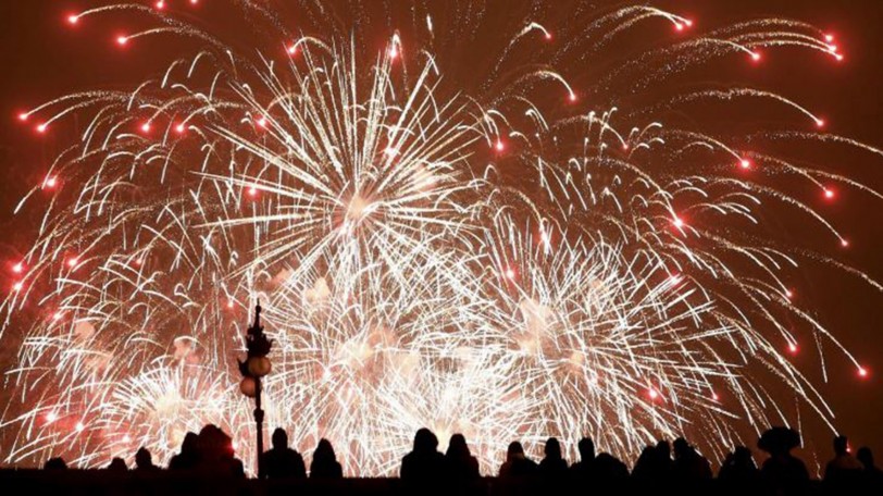 Gandia acoge una Nit del Foc en plenas Fallas al ser sede del Mediterráneo