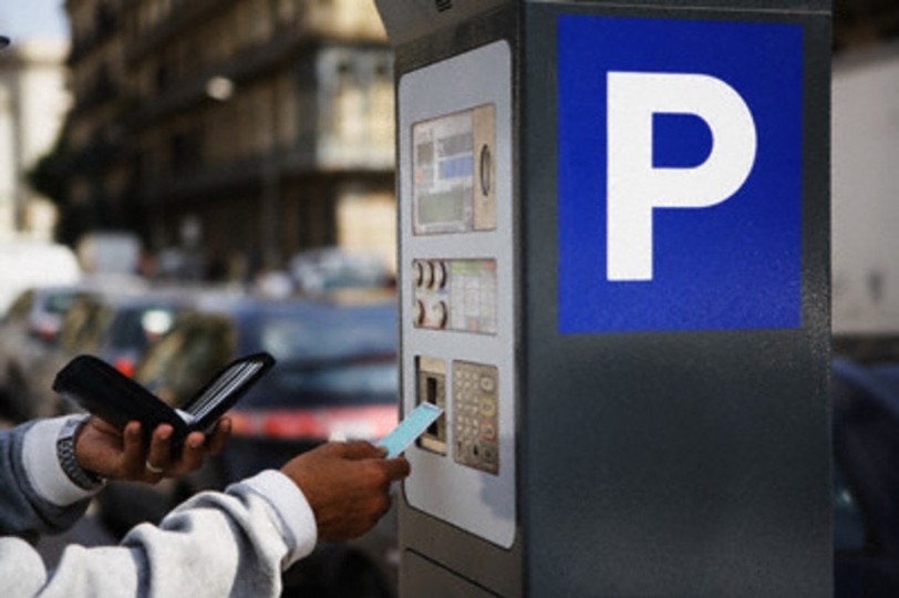 Comienza la puesta en marcha de las nuevas plazas de zona azul en Gandia