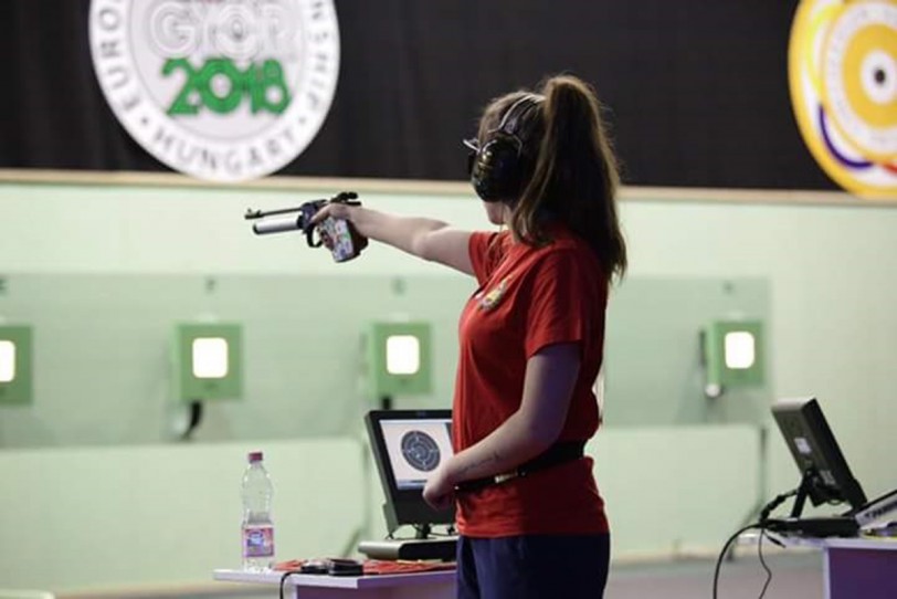 Gloria Fernández, del Club de Tiro Olímpico de Oliva, campeona en Hungría