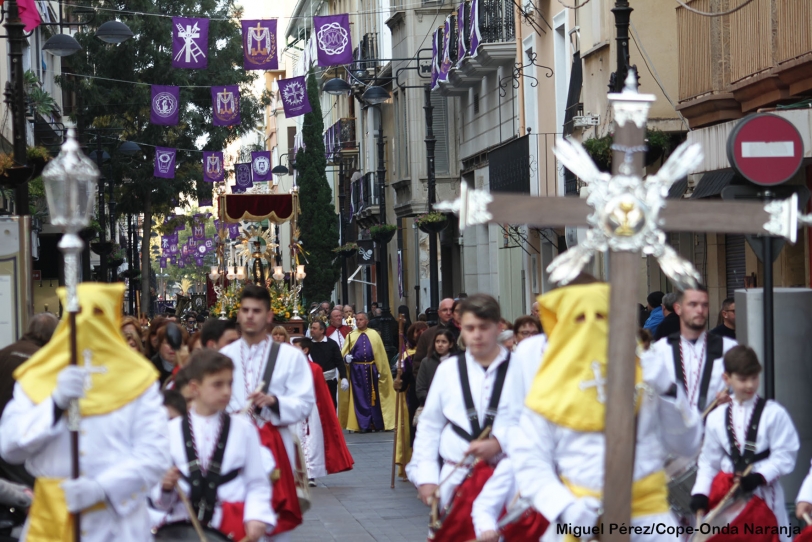 La procesión Diocesana llena de fervor y religiosidad las calles de Gandia
