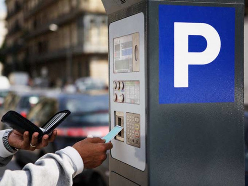Los residentes en las zonas azules podrán estacionar un tiempo sin cargo