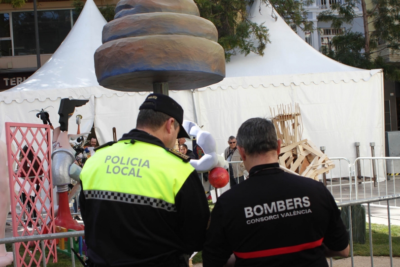 Policía Local y Bomberos analizan los peligros de cada falla en Gandia