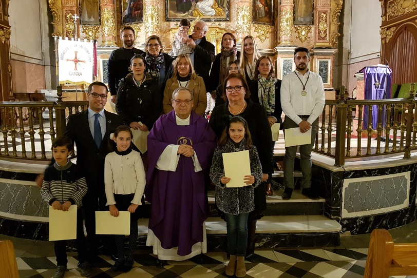 Dieciocho nuevos hermanos de la Santísima Cruz se incorporan a la hermandad