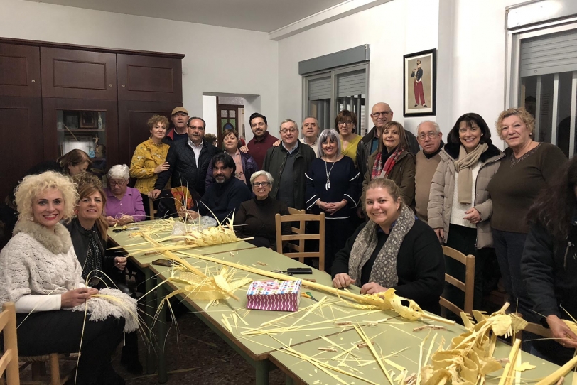 Más de un centenar de personas participan en el Taller de Palmas en Gandia