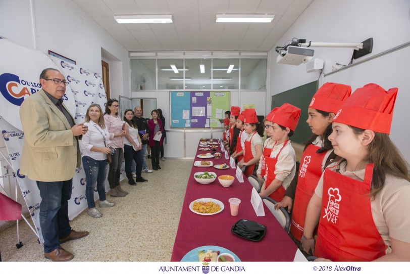 Alumnos del colegio Carmelites presentan sus platos al Gandia Júnior Chef