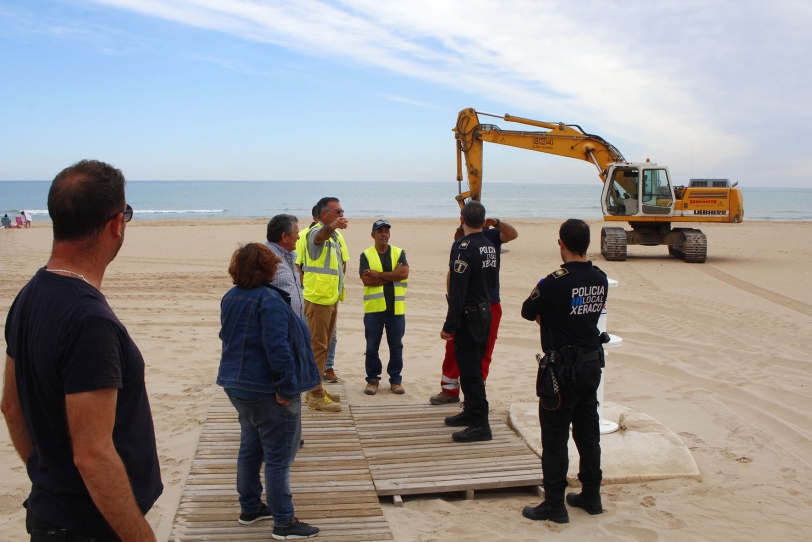 Xeraco impide que Costas se lleve arena de la playa a las puertas del verano