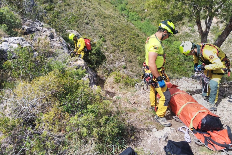 Simulacro de rescate aéreo por Bomberos en el Barranc Fondo de Xeraco