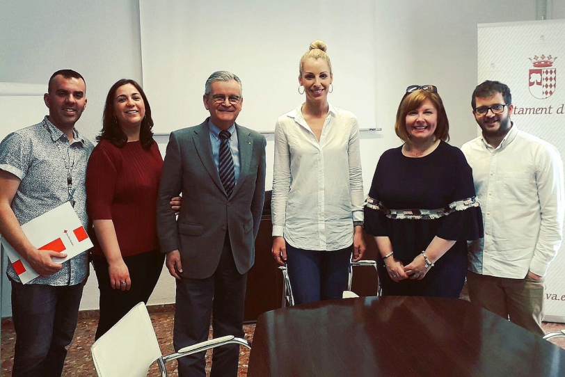 Oliva y Cruz Roja firman por 4 años la vigilancia de sus playas en verano