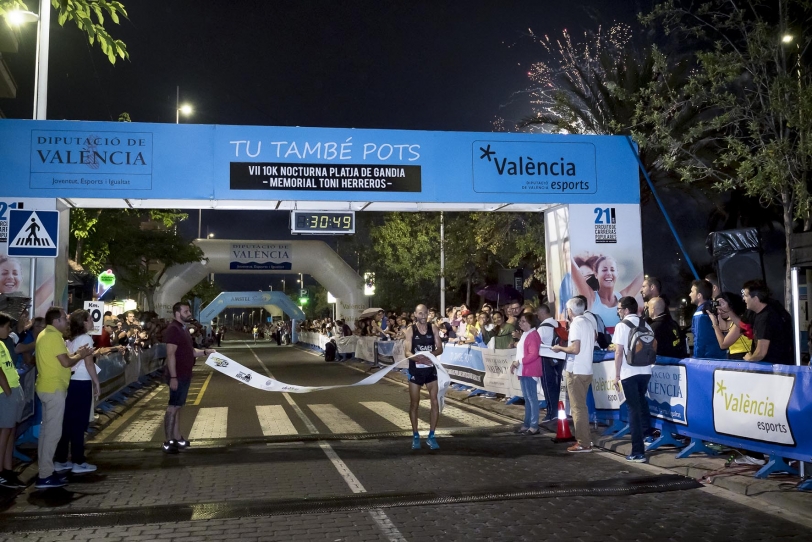 Hassane Ahouchar y María José Cano se imponen en la 10K Toni Herreros