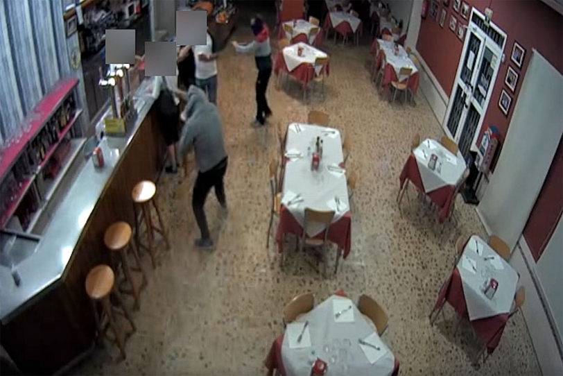 Robaron en Simat y han sido detenidos por la Guardia Civil con escopetas
