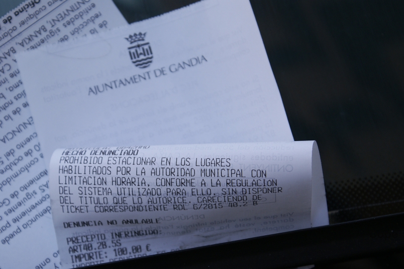 Las tarjetas de la ORA para residentes: entre la picaresca y la desidia
