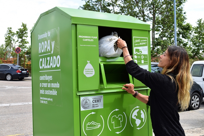 Humana da una nueva vida a 8.700 prendas en Bellreguard