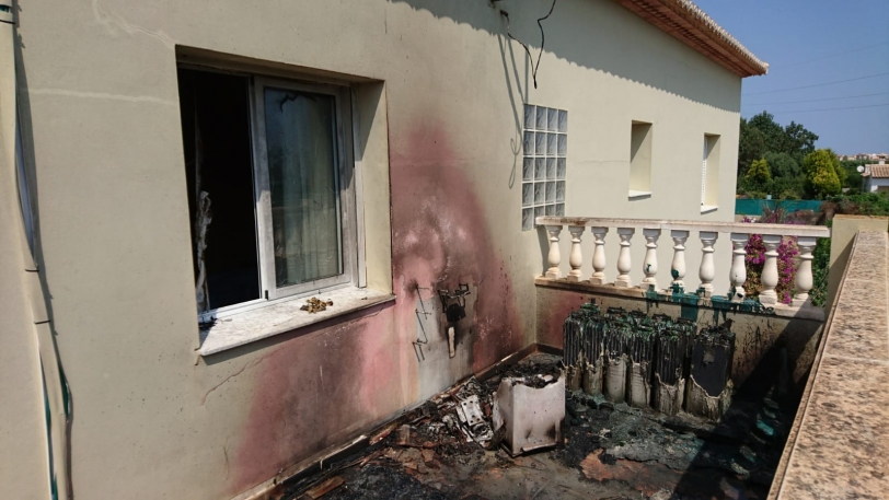 Incendio en un acumulador de energía solar en una vivienda unifamiliar