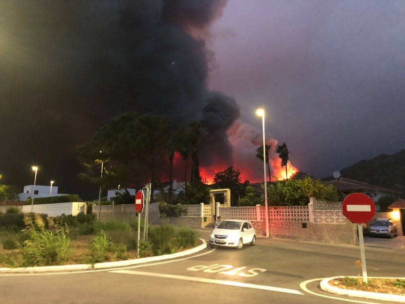 La terreta arde: 2.639 hectáreas calcinadas y el fuego avanza hacia Gandia