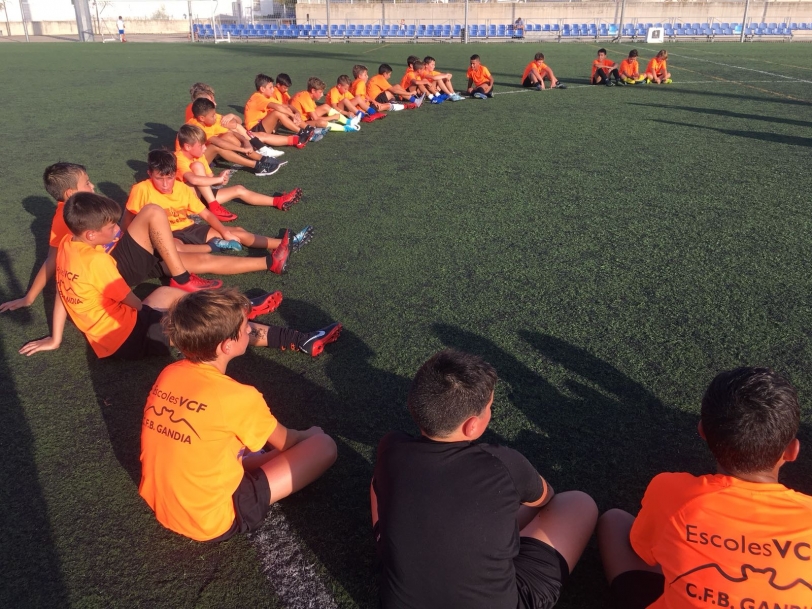 Los primeros 200 chavales inician entrenamientos en la base del CFB Gandia