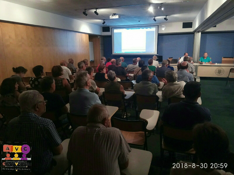 Los Vecinos por la Convivencia sacan de nuevo los colores al Gobierno