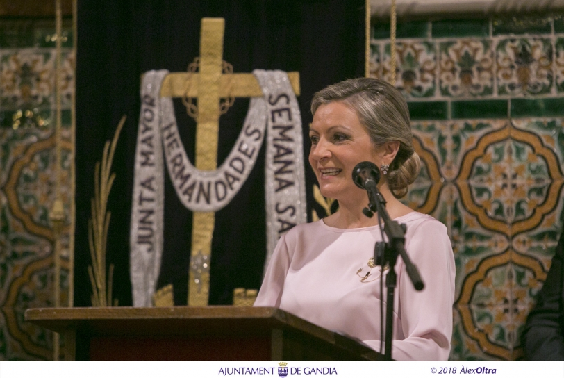 Paula Beltrán es presentada como Madrina ante las 18 Hermandades de Gandia