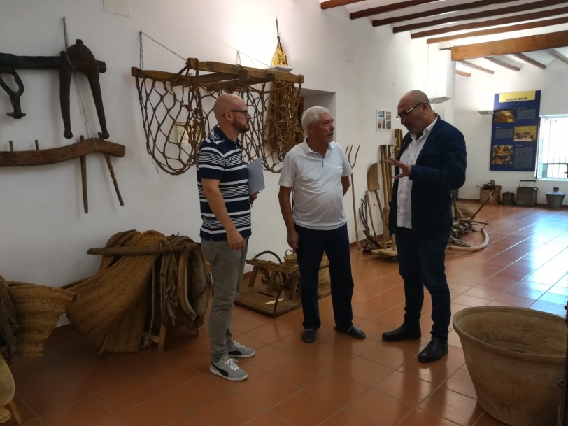 El diputado de Cultura visita Ador para conocer la realidad cultural local