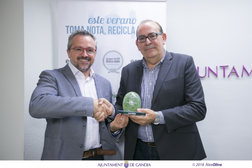 Ecovidrio premia a Gandia por aumentar un 21% la recogida de vidrio