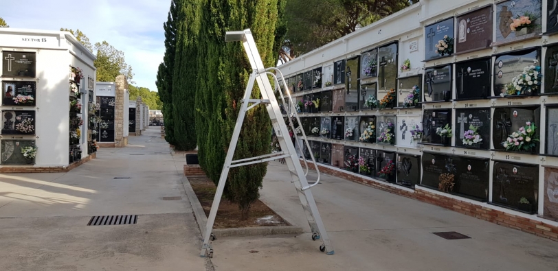 El Ayuntamiento de Oliva mejora el Cementerio con motivo de Todos los Santos