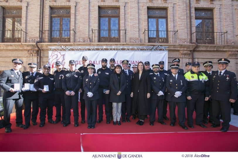 La AVSRE condecora a 44 policías locales de Gandia
