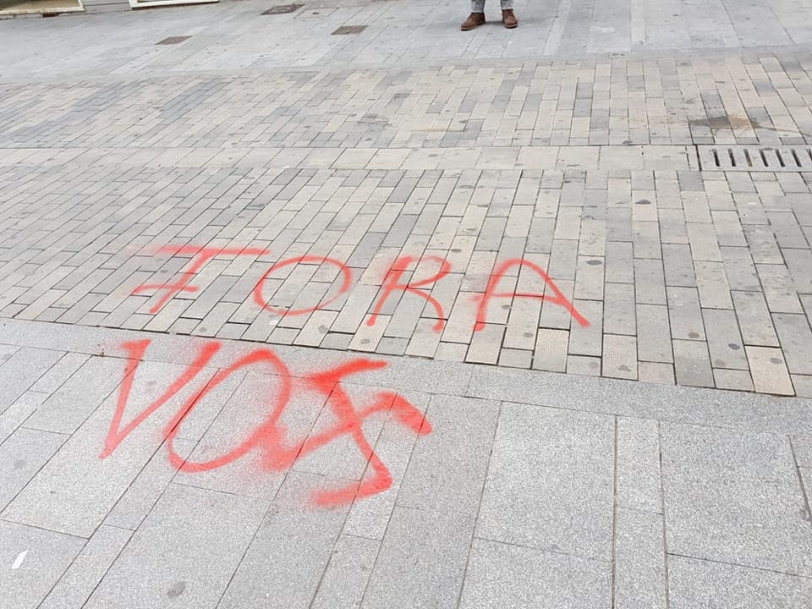 Arran y Antifeixistes apoyan los actos vandálicos contra Vox en Gandia