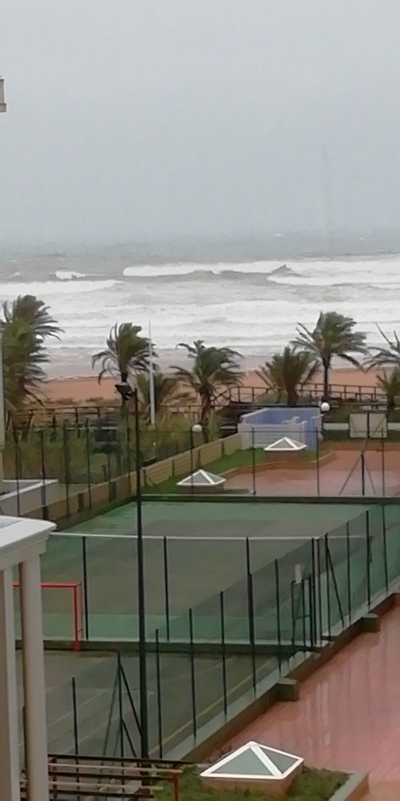 El temporal obliga a cerrar el Puerto de Gandia al tráfico marítimo