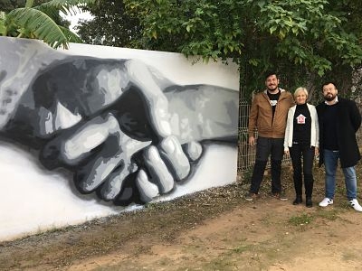 Cáritas Gandia cierra los actos sin techo con un grafiti de Eloi Àngel 