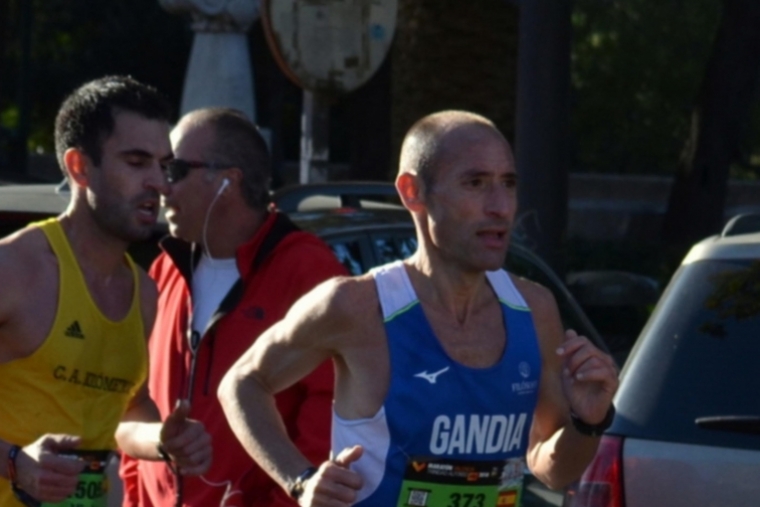 El Club de Atletismo Gandia, consigue el podium en la maratón de Valencia