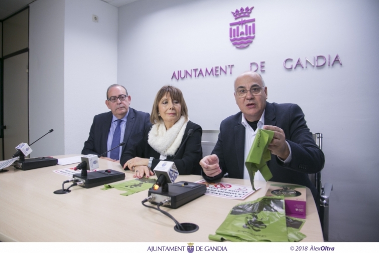 '' La façana es meua. La vorera es de tots. El gos es teu ''