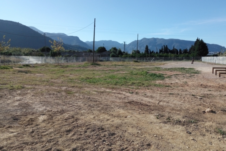 El parque canino del Polígono del Pla de Tavernes ya está en uso