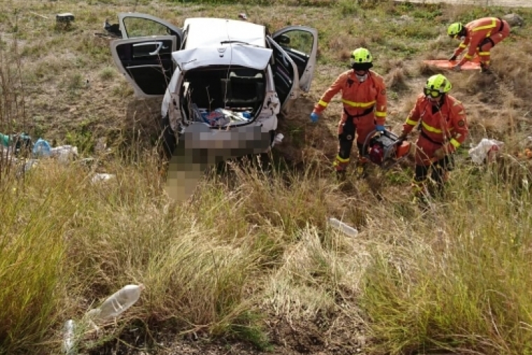 Una persona atrapada tras un choque en la AP-7 es liberada por los Bomberos