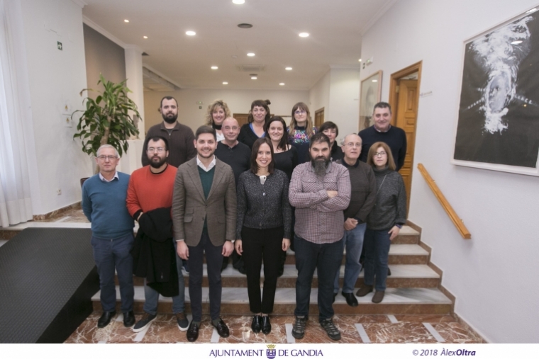 El Ayuntamiento de Gandia recibe la visita de los participantes de Emcorp