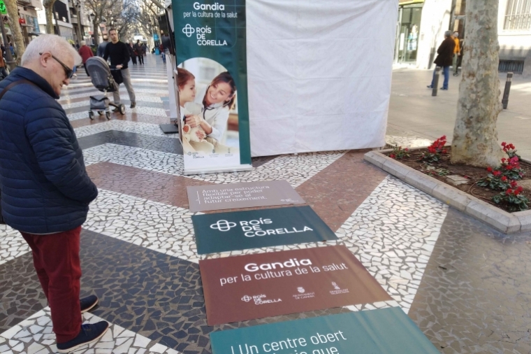 Gandia instala una carpa para informar del espacio sanitario Roís de Corella