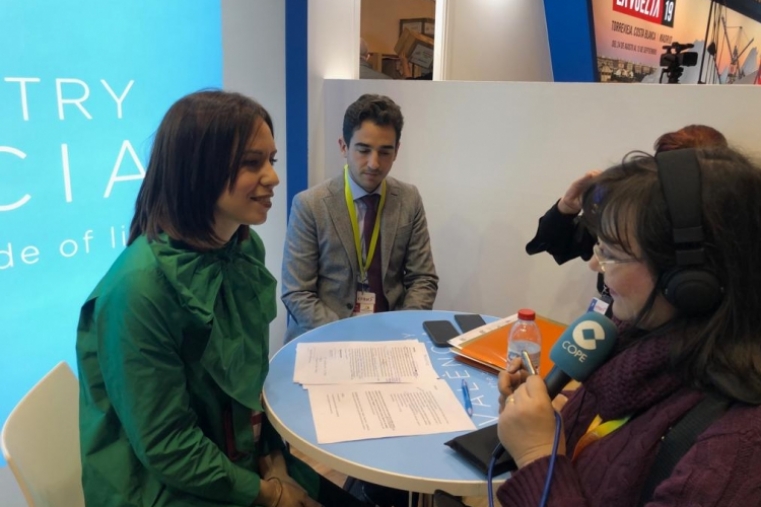 La alcaldesa de Gandia presenta en Fitur las novedades turísticas para 2019