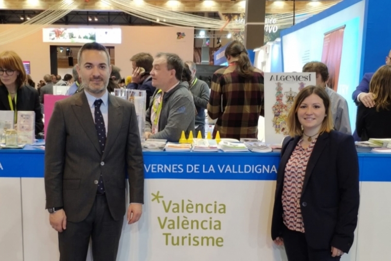 Tavernes vende en Fitur su apuesta por los festivales y la Cova del Bolomor