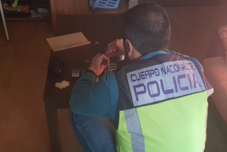 Cuatro detenidos en Gandia por venta de cocaína y heroína desde su casa