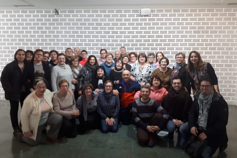 Tavernes acoge talleres de expresión corporal y autoestima para gente mayor