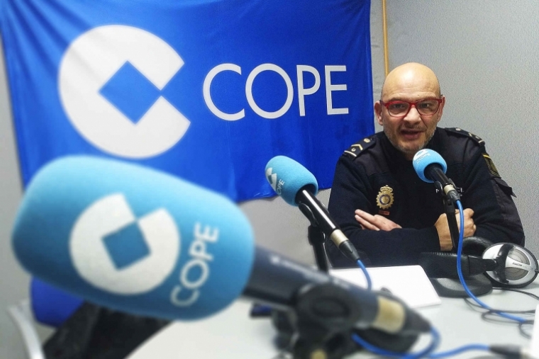 El programa de la Policía Nacional en Cope aborda la identidad digital