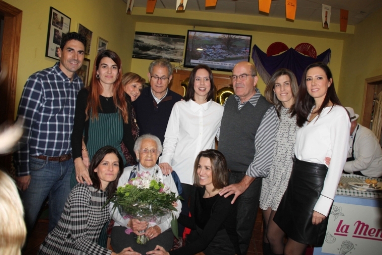 María Martín Peral cumple 100 años rodeada de familiares y amigos