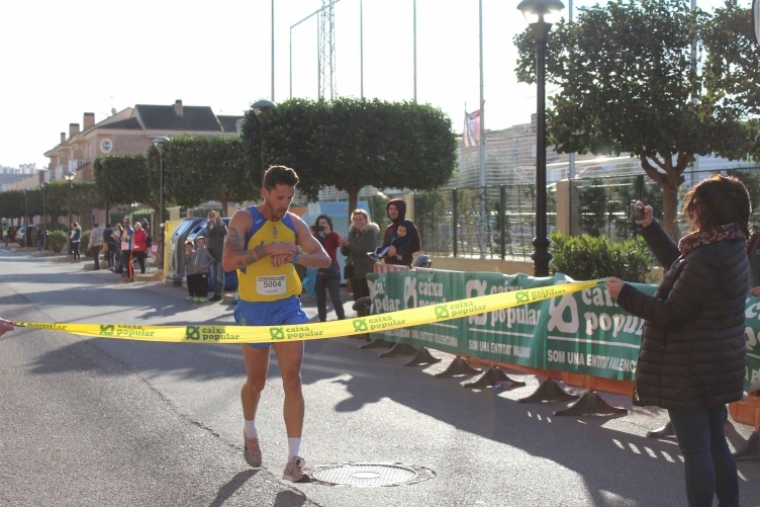 Jesús Gomar, del Delikia Sport, se adjudica la Volta a Peu a Benirredrà