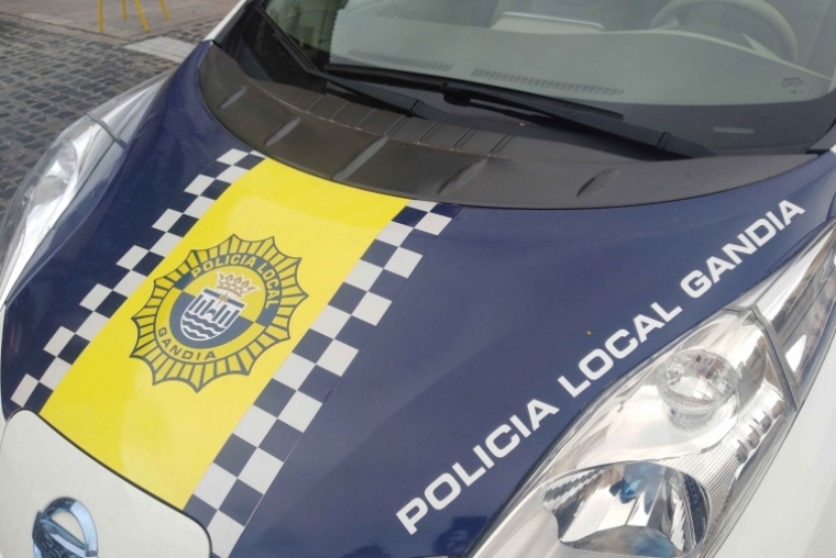 Dos jóvenes de 21 años se enzarzan cuchillo en mano en una reyerta en Gandia